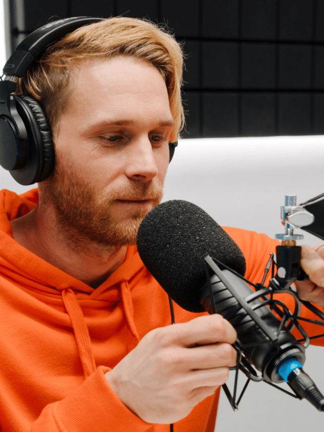 अशा प्रकारे त्यांनी रेडिओ जॉकी मध्ये करिअर करू शकता? | How To Become a Radio Jockey